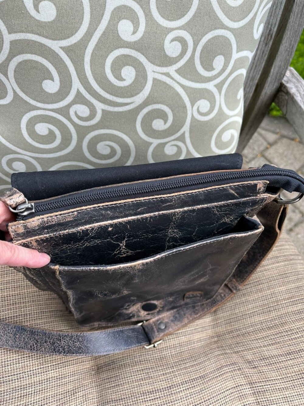 Bed Stu AINHOA LTC Crossbody, Black Lux Leather, MSRP $255, Like New Condition - Picture 4 of 16